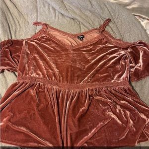 Cold shoulder velvet top